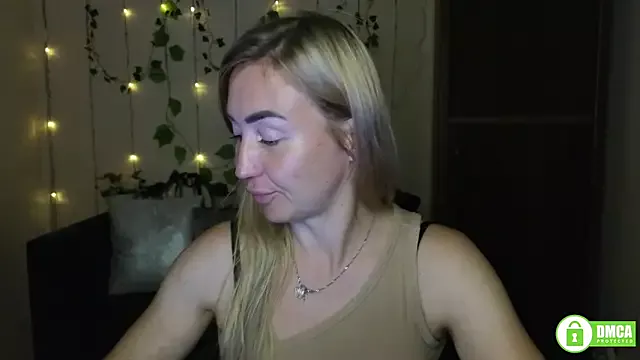 Kiss_julli88I on StripChat 