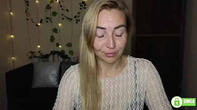 Kiss_julli88I on StripChat 