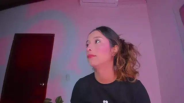 little-Emma on StripChat 