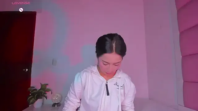 little-Emma on StripChat 