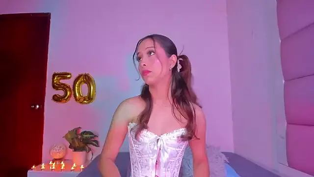 little-Emma on StripChat 