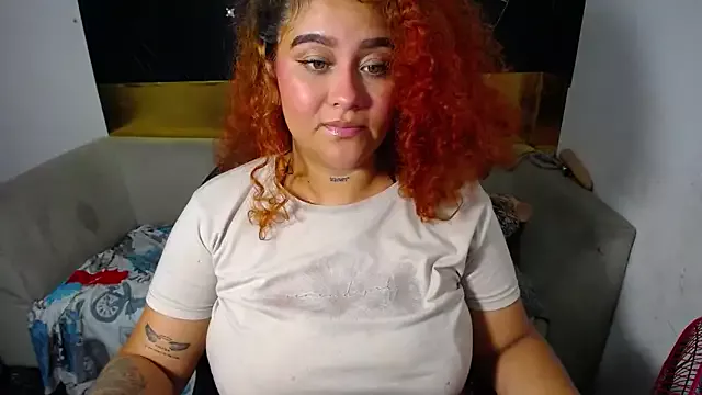 loly_bigbooty4u on StripChat 