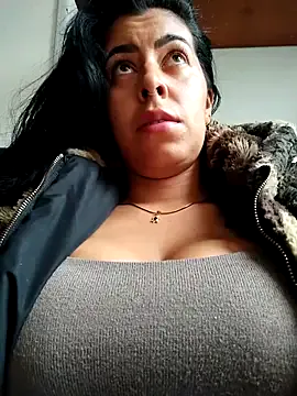 Luianna — Make me hot in public 