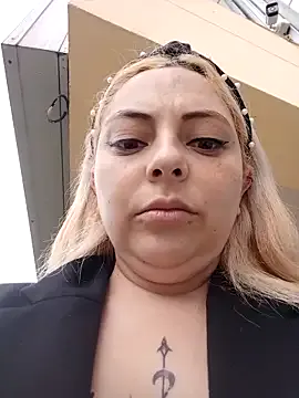 madelaine- — show your tits to a stranger