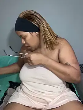 MimiCurves on StripChat 
