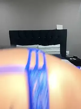 MimiCurves on StripChat 