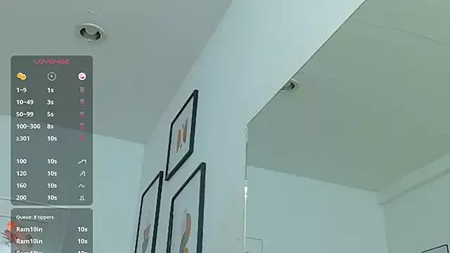 MommyHelpsmee on StripChat 