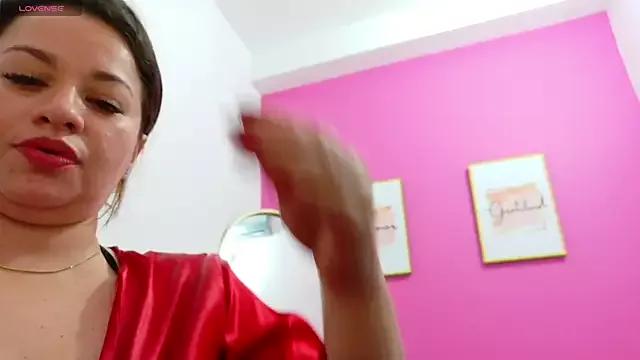 MommyHelpsmee on StripChat 