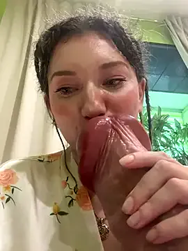MooonReal on StripChat 
