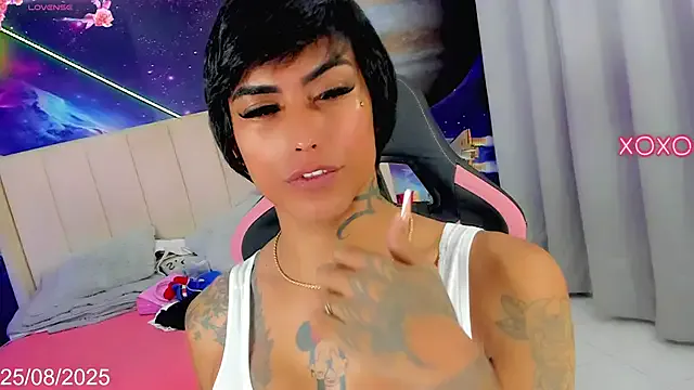 Nella_Dolls on StripChat 