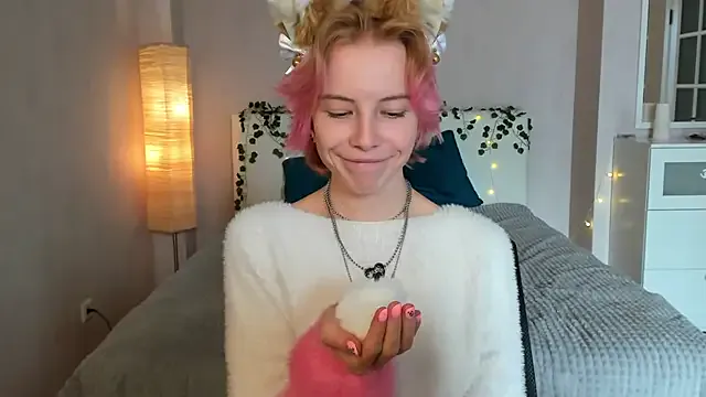 Pink_Lila18 — go to the camera and smile