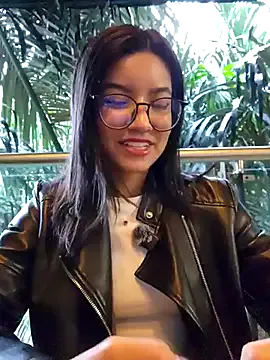 Pretty_roxxyy — Buy ICE-CREAM & rub it on pussy 