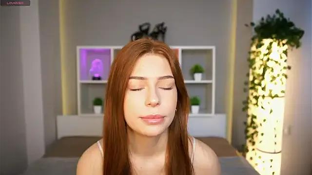 StripChat SexyEsma is Freechat SexyEsma — spank, punish my pussy with moans