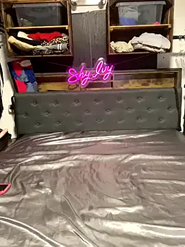 Shy_Ivy — Show Tits + Play Tits 