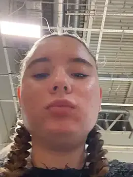 StephanieMur — 1 finger in pussy