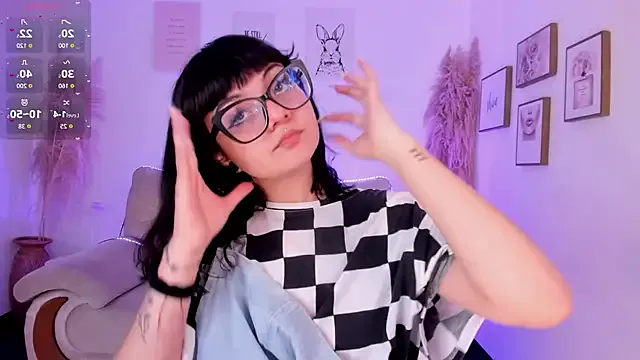 Sweet_Namii —  Tropical sensual dance + Kiss for you