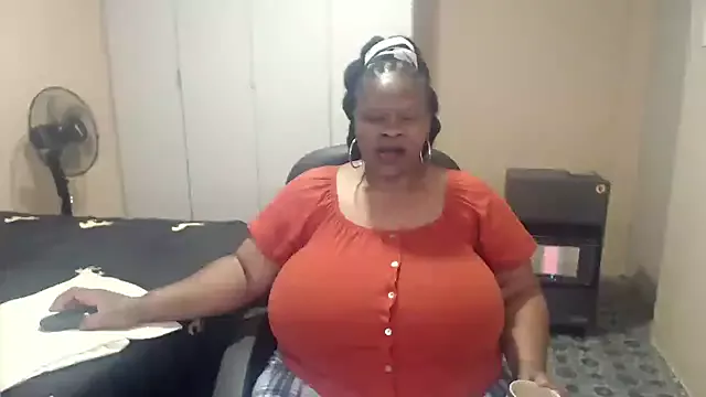 sweetnoziexx on StripChat 