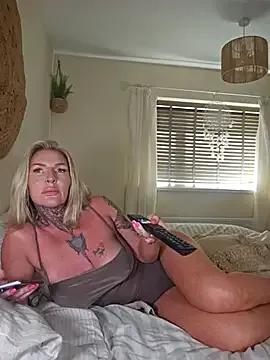 Group YourMommyBlair on StripChat