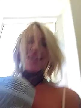 Group YourMommyBlair on StripChat